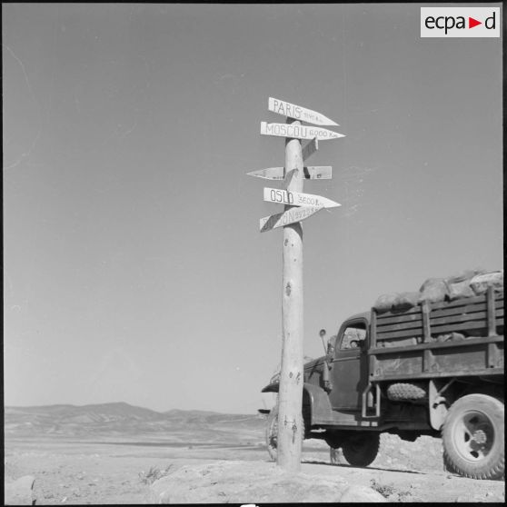 Travaux de la 403e CMRM, section auto-char à Oujda. [Description en cours]