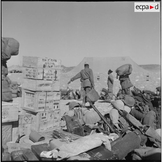 Travaux de la 403e CMRM, section auto-char à Oujda. [Description en cours]