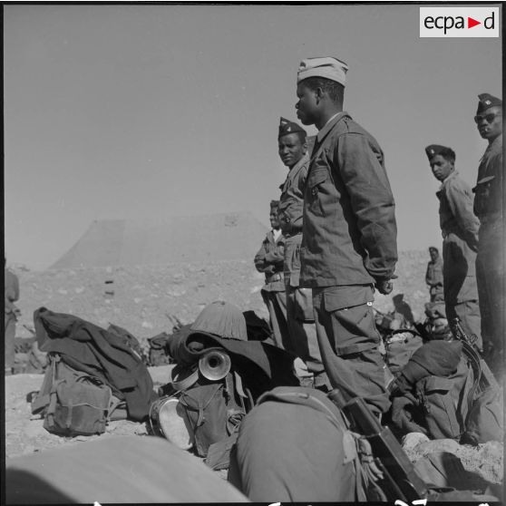 Travaux de la 403e CMRM, section auto-char à Oujda. [Description en cours]