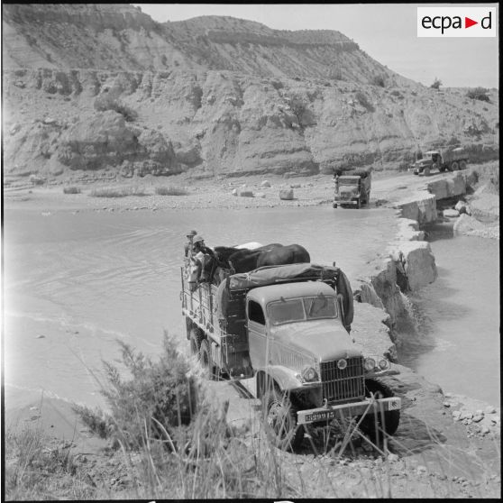 Travaux de la 403e CMRM, section auto-char à Oujda. [Description en cours]