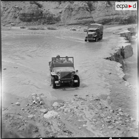 Travaux de la 403e CMRM, section auto-char à Oujda. [Description en cours]