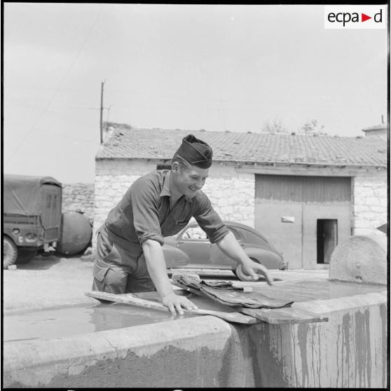 Vie quotidienne des militaires stationnés dans la région de Tebessa. [Description en cours]