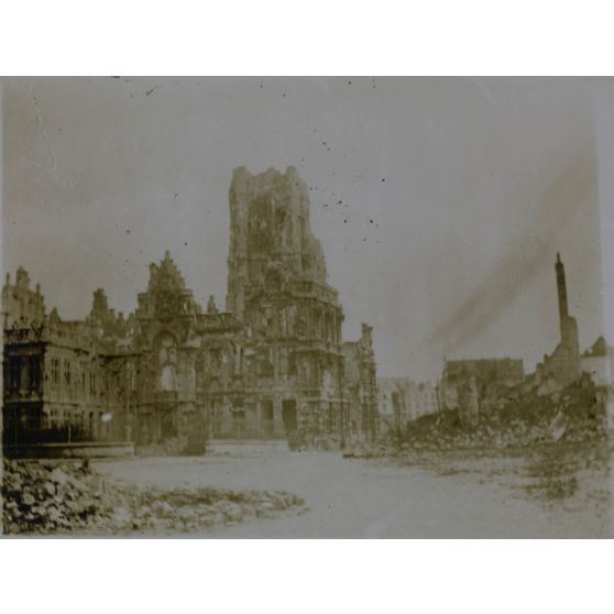 [Ruines photographiées lors de la première guerre mondiale].