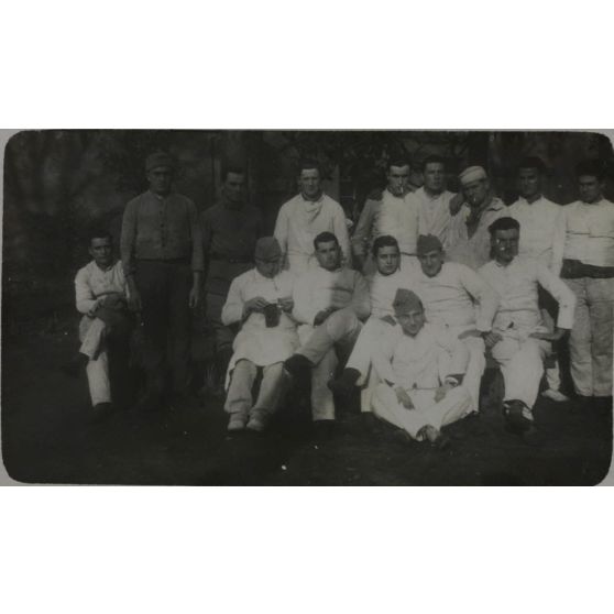 [Photographie d'un groupe de militaires].