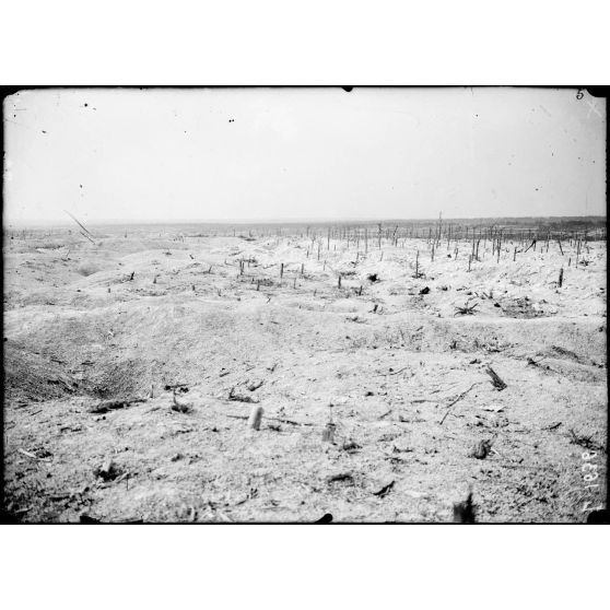 Route de Perthes à Souain. Marne. Panorama des parallèles de départ devant le Trou Bricot avant l'attaque de septembre 1915. [légende d'origine]