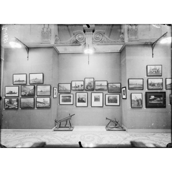 Paris. Louvre. Pavillon de Marsan. Exposition des photographies de guerre prises par les armées alliées. [légende d'origine]