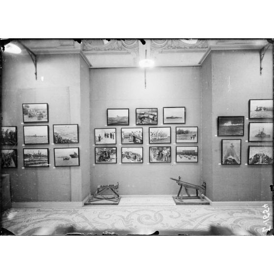 Paris. Louvre. Pavillon de Marsan. Exposition des photographies de guerre prises par les armées alliées. [légende d'origine]