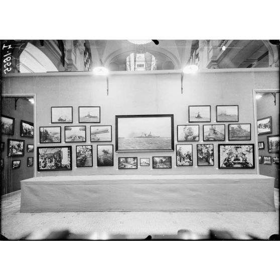 Paris. Louvre. Pavillon de Marsan. Exposition des photographies de guerre prises par les armées alliées. [légende d'origine]