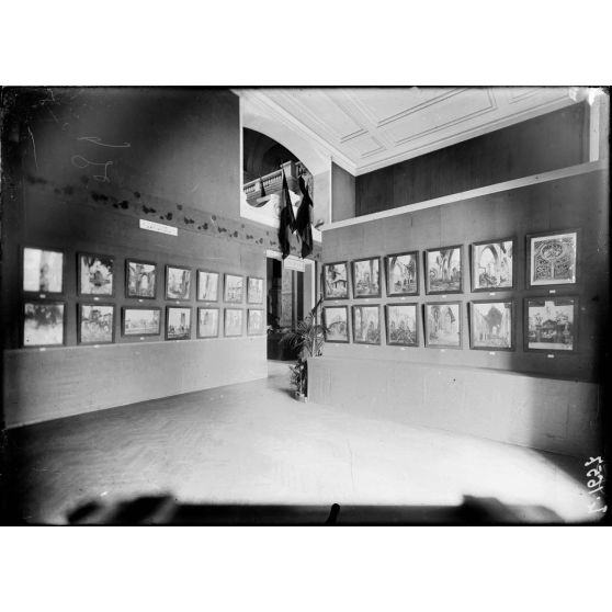 Paris. Louvre. Pavillon de Marsan. Exposition des photographies de guerre prises par les armées alliées. [légende d'origine]
