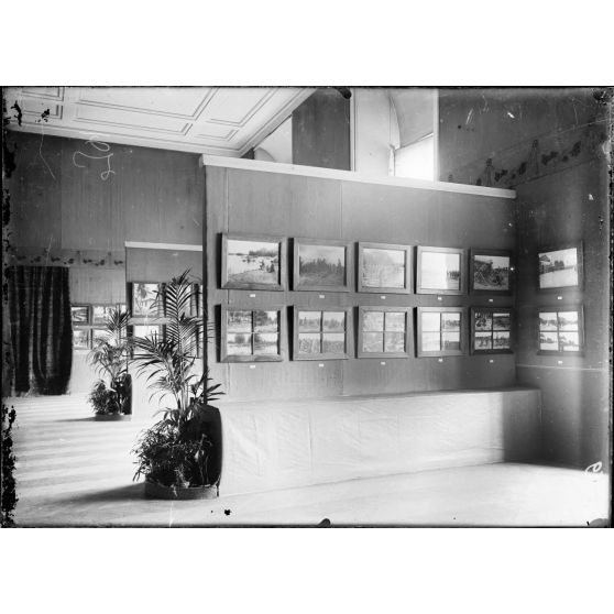 Paris. Louvre. Pavillon de Marsan. Exposition des photographies de guerre prises par les armées alliées. [légende d'origine]