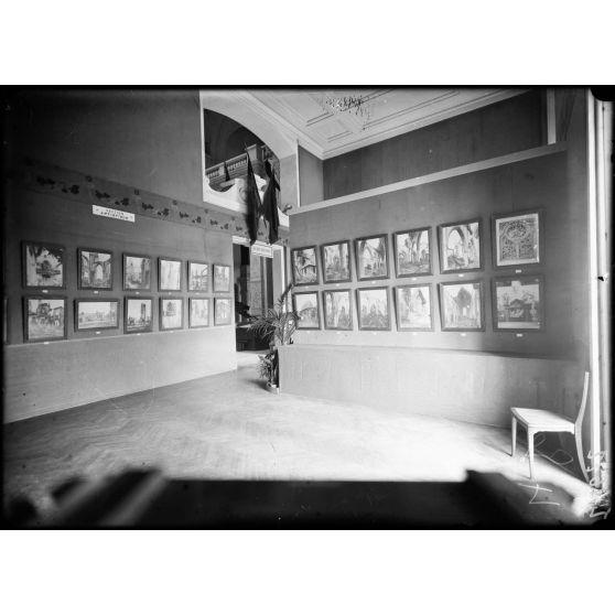 Exposition de la SPA [Section Photographique des Armées]. Section artistique. [légende d'origine]