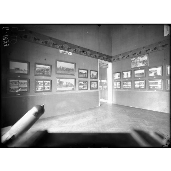 Exposition de la SPA [Section Photographique des Armées]. La nouvelle armée belge. [légende d'origine]