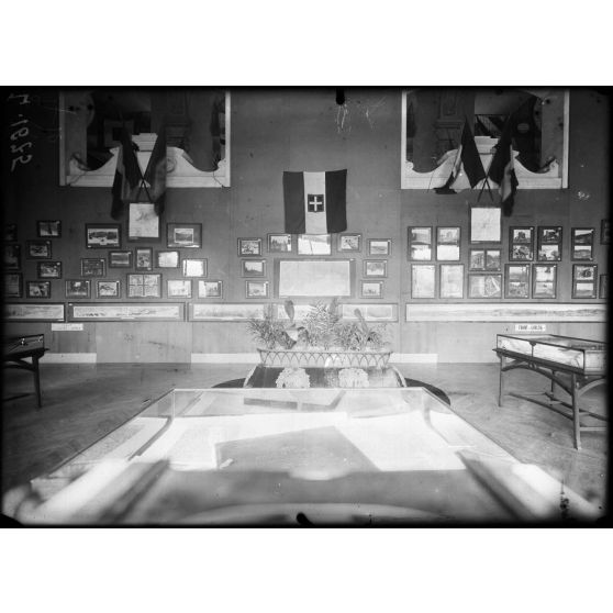 Exposition de la SPA [Section Photographique des Armées]. Section italienne. [légende d'origine]