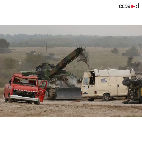 Destruction d'obstacles par un EBG sur le terrain de manoeuvre de Mourmelon.