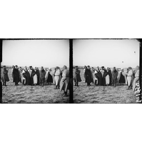 Camp de Mailly. La Mission Musulmane et le général Gouraud. [légende d'origine]