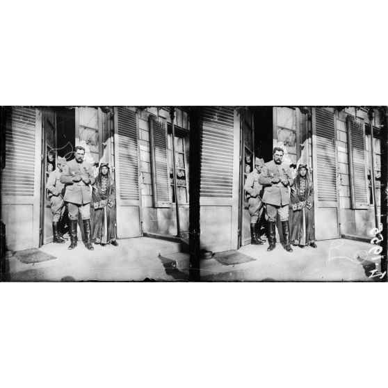 Arcis sur Aube. Après le déjeuner offert à la Mission Musulmane au quartier général. Le général Hirschauer. [légende d'origine]