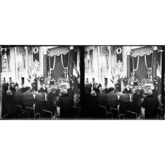 Paris. Le catafalque au Palais de justice. [légende d'origine]