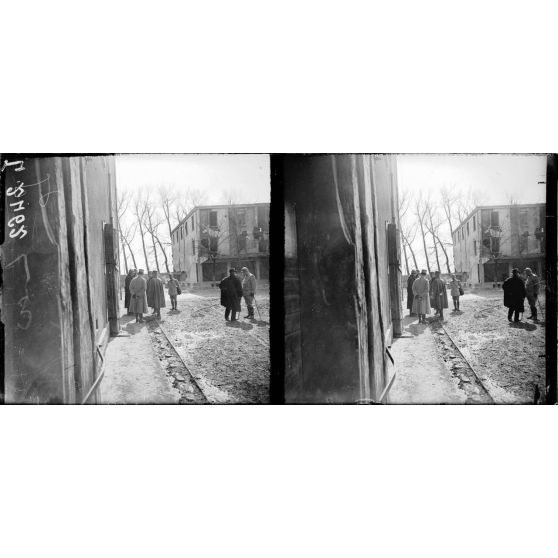 Verdun, citadelle, visite du général Pétain. [légende d'origine]