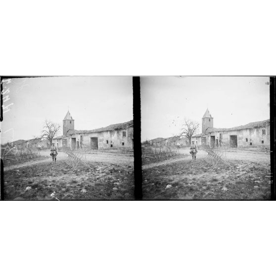 Mont-sur-Côtes, Meuse, l'église et le village. [légende d'origine]