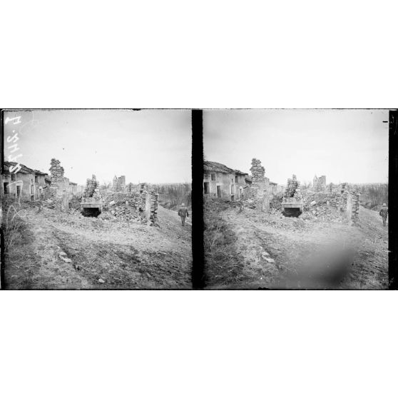 Mont-sur-Côtes, Meuse, l'église et le village. [légende d'origine]