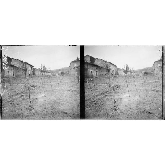 Mont-sur-Côtes, Meuse, défenses du village. [légende d'origine]