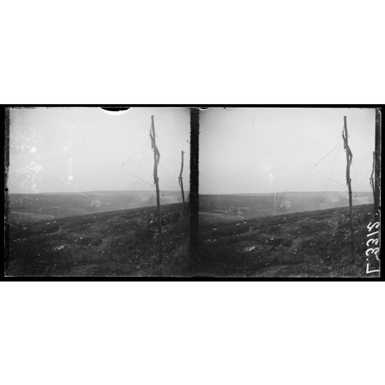 Devant Verdun, Ravin des Vignes, éclatement d'un obus. [légende d'origine]