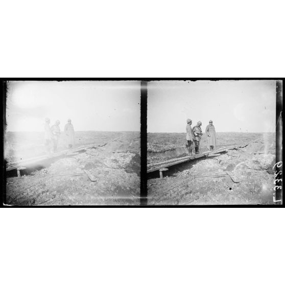 Fort de Douaumont, Meuse, le colonel Dehay sur la piste du fort. [légende d'origine]