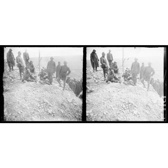 Devant Verdun, Ravin des Vignes, cantonnement des troupes marocaines. Types de soldats. [légende d'origine]