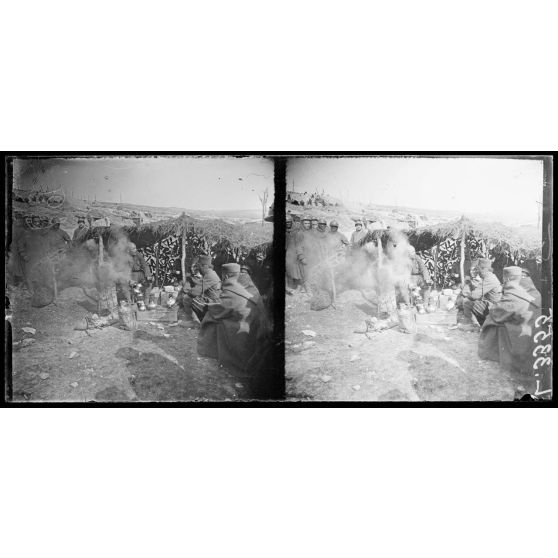 Devant Verdun, Ravin des Vignes, cantonnement des troupes marocaines. Le café Maure. [légende d'origine]