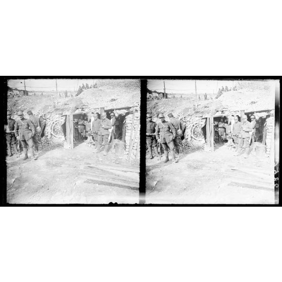 Devant Verdun, Ravin des Vignes, cantonnement des troupes marocaines. Une cuisine. [légende d'origine]