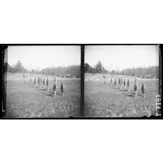 Cousances aux Forges (Meuse). Centre d'instruction de la 2e armée. Exercice du fusil-mitrailleur. [légende d'origine]