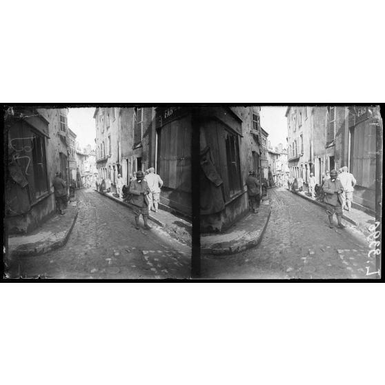 Verdun (Meuse). Scènes de la rue. [légende d'origine]