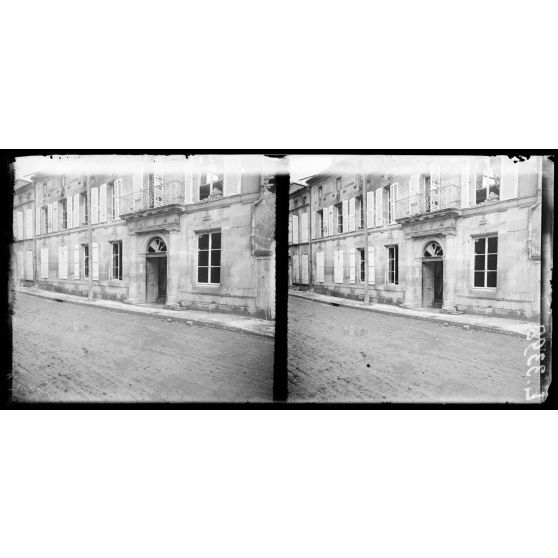 Verdun (Meuse).  La maison du docteur Kulmann? (façade de la rue). [légende d'origine]