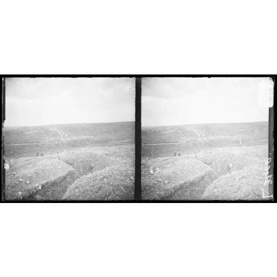 Devant Verdun - Les boyaux [légende d'origine]