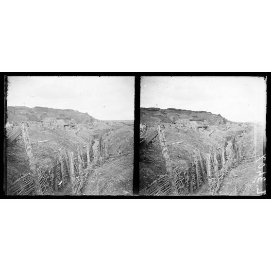 Région de Cumières (Meuse). Tranchée et abris. [légende d'origine]