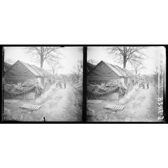 Devant Verdun, la cote 326, le poste de commandement. [légende d'origine]