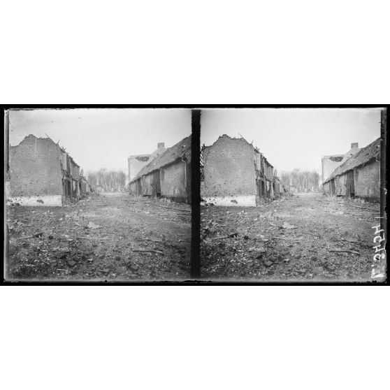Villers-Bretonneux (Somme). Maisons en ruines. [légende d'origine]