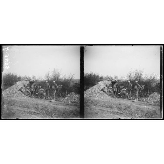 Villers-Bretonneux (Somme). Soldats anglais dans les lignes. [légende d'origine]