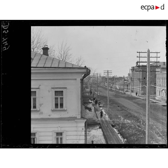 Une rue à Omsk. [légende d'origine]