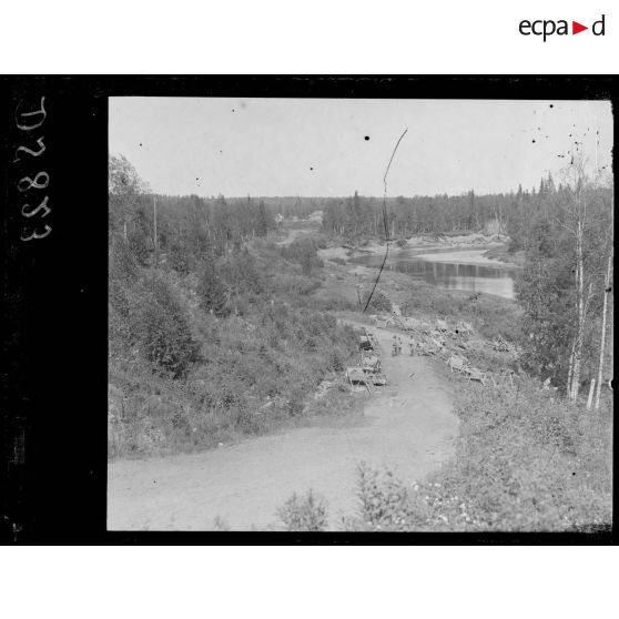 Halte d'un convoi entre Ousse Alma et Koïnassekaya. [légende d'origine]