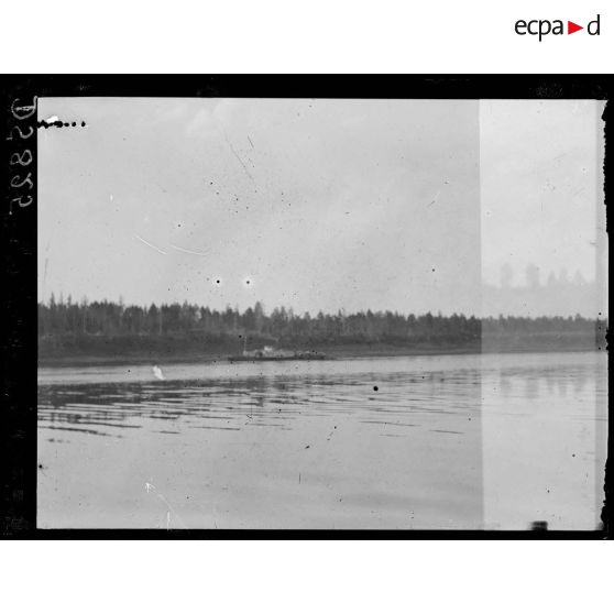 La rivière (Mezen). Vapeur. [légende d'origine]