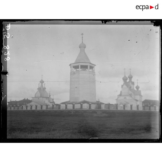 Mezen. Le clocher. [légende d'origine]