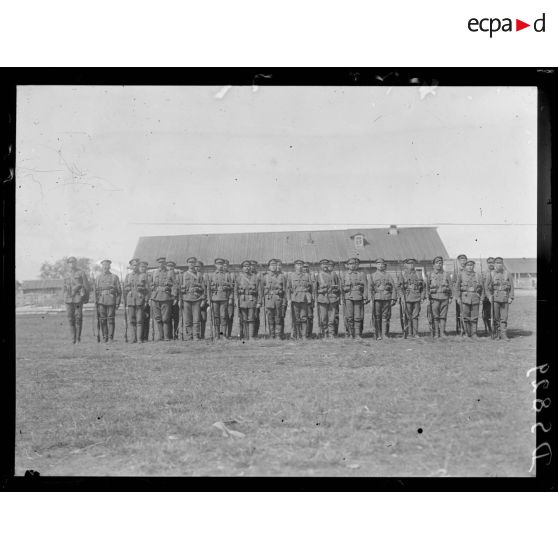 Soldats à l'exercice. [légende d'origine]
