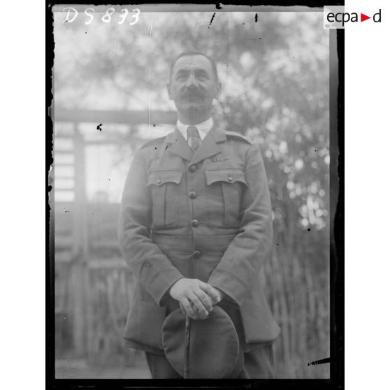 Général Chapouchenikok, commandant le front de Pinega à Ousse Alma. [légende d'origine]