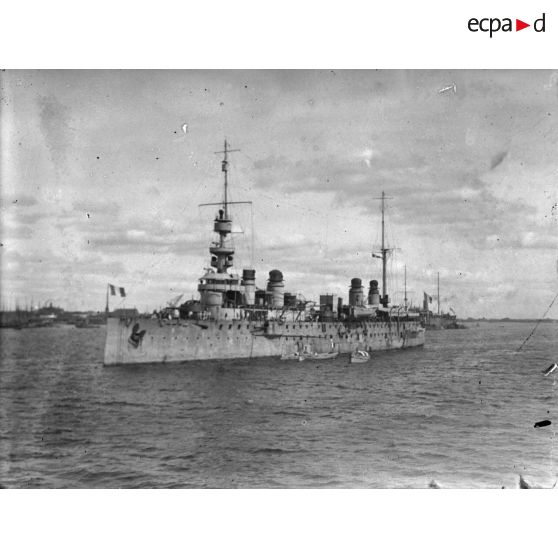 Arkhangelsk. Croiseur cuirassé français "Condé". [légende d'origine]
