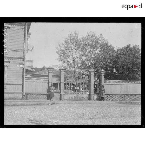 Arkhangelsk. Pskovsky prospect. Ecole. [légende d'origine]