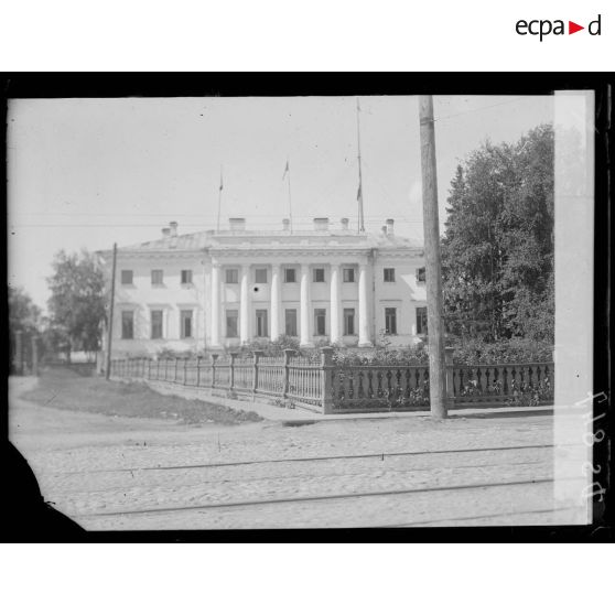 Arkhangelsk. L'ambassade de France, d'Italie et des Etats-Unis. [légende d'origine]