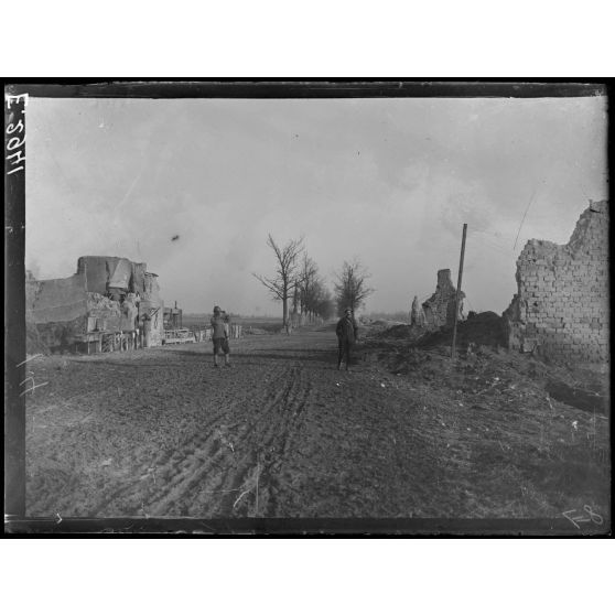 Prosnes. Marne. La voie romaine de la ferme de Constantine. [légende d'origine]