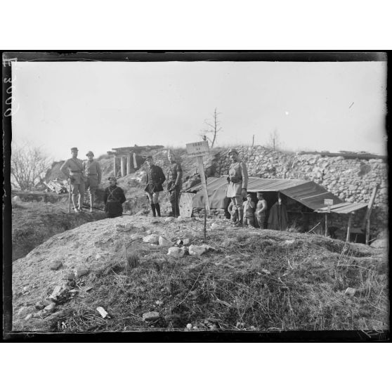 Souain. Marne. Le bureau de la place. Les abris. [légende d'origine]