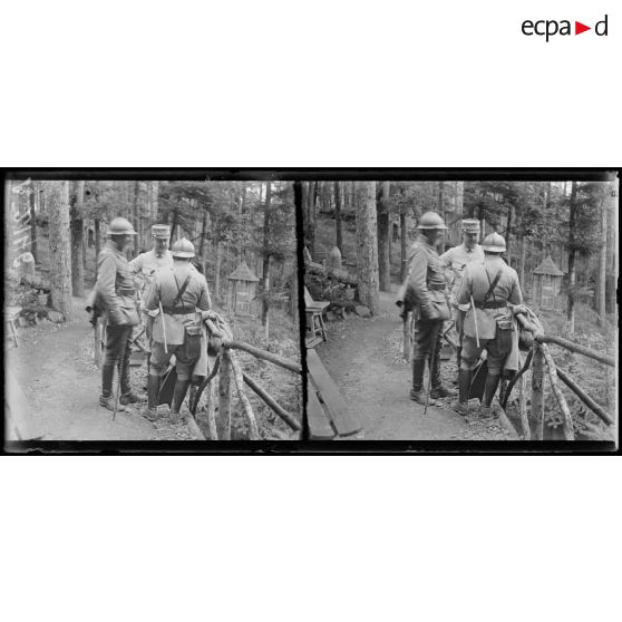 Région des Hartmannswillerkopf. Alsace. La Roche Barrault. Le général Demetz au P.C du camp Collardel. [légende d'origine]